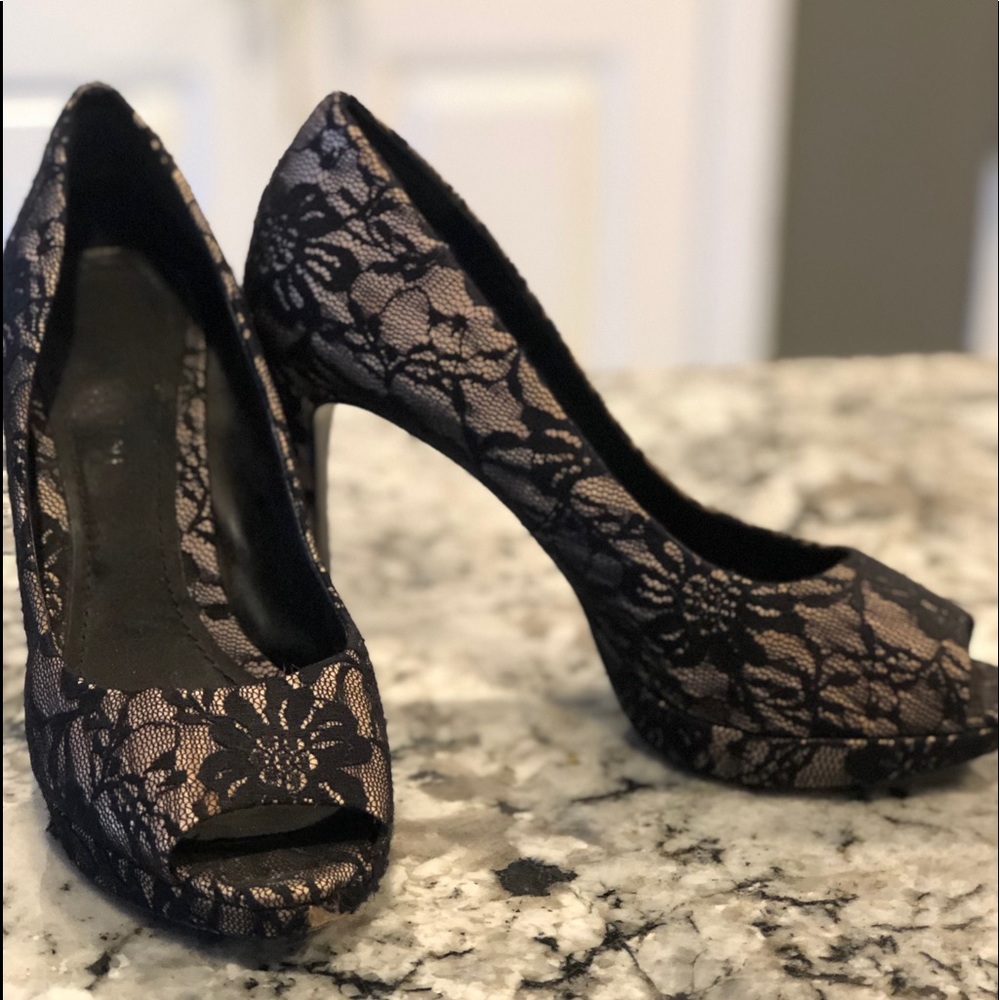Lace Heels - Picture 2 of 3